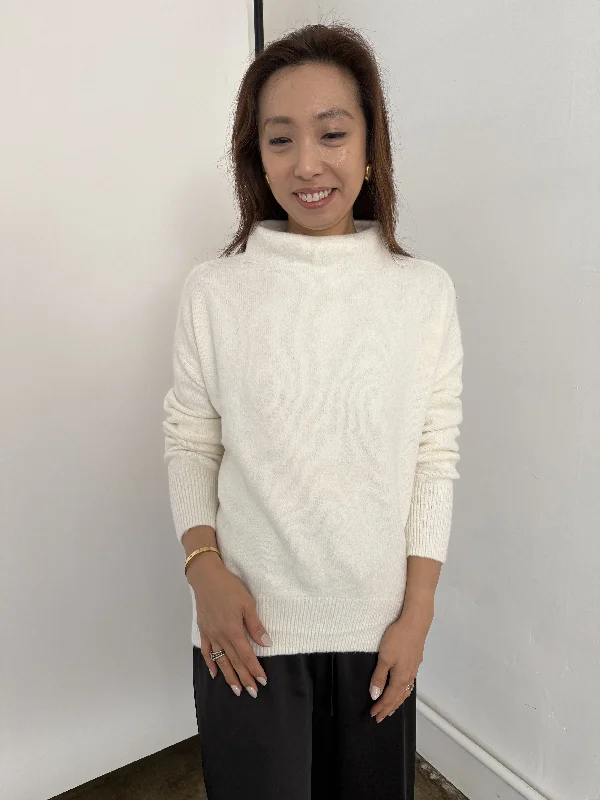 Peyton Ivory Mock Neck Knit Pullover Sweater Vintage Women's 1970S 