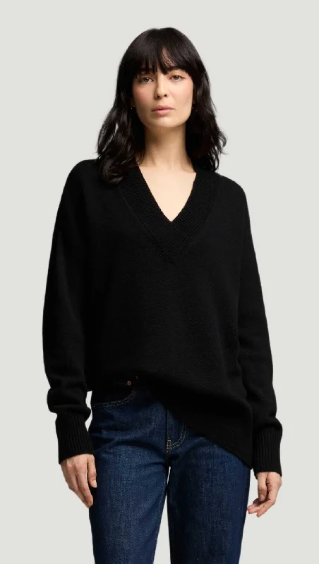 Oversized V-Neck Sweater in Merino Wool | Black Athletic Women's 